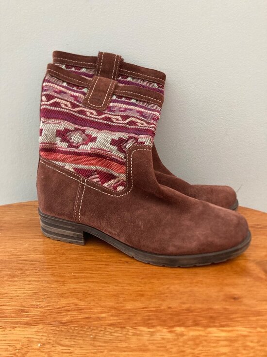 Naturalizer Shoes - Naturalizer Brown Suede Ankle Boots With Southwest-Inspired Knit Design Size 6.5
